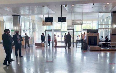 Azərbaycanda vəzifəli şəxslər aeroportda əlbəyaxa oldu