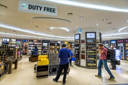 Gömrük məmurunun "Duty Free" biznesi